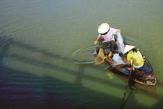 Khói sóng sông Thu