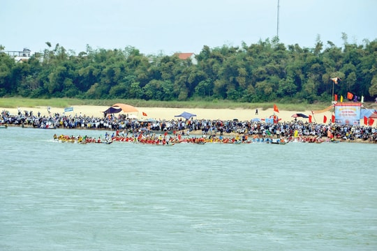 Sông còn ở lại