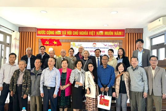 Điện Bàn gặp mặt kiều bào về quê đón tết