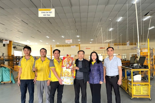 Bưu điện Quảng Nam tất bật phục vụ Tết Nguyên đán