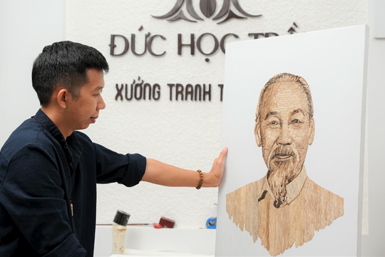 Độc đáo tranh trầm thủ công của Lê Ngọc Đức