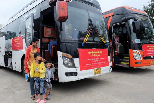 Ấm áp chuyến xe nghĩa tình