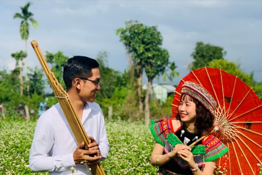 Chàng trai Lào với nụ cười ở Cà Ban