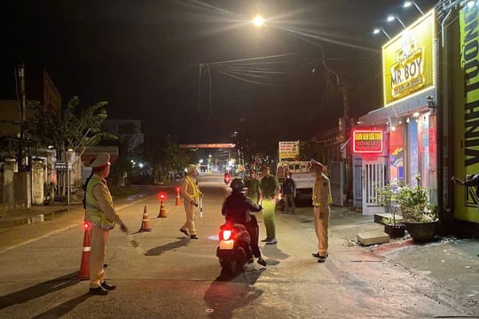 Cảnh sát Giao thông Quảng Nam tuần tra xuyên tết