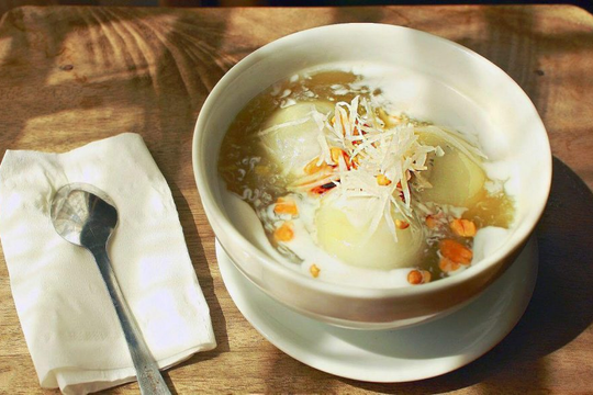 Nguyên tiêu thưởng chiếc bánh trôi