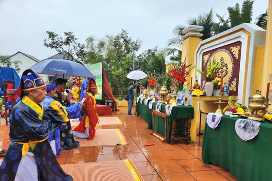 Rộn ràng lễ hội Cầu Bông