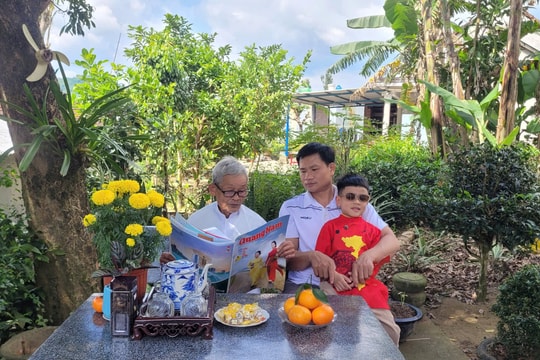 Ngày xuân đọc báo tết