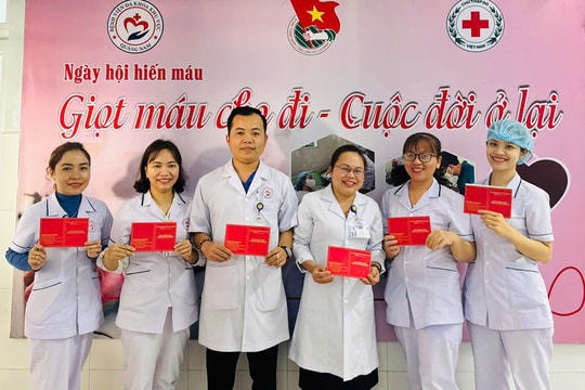 Hơn 120 cán bộ, nhân viên Bệnh viện Đa khoa khu vực Quảng Nam đăng ký hiến máu tình nguyện
