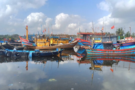 Ngư dân Tam Tiến cúng thuyền đầu năm