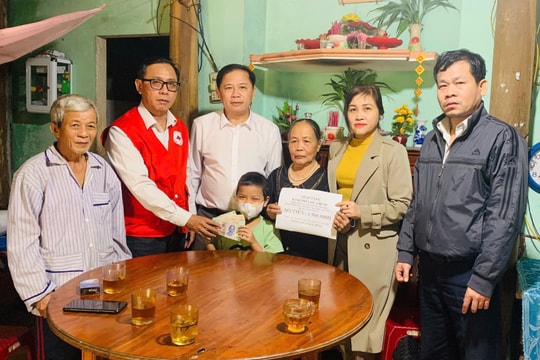 Người thầy nối những nhịp cầu yêu thương