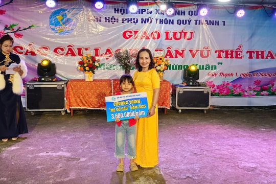 Hội LHPN Việt Nam xã Bình Quý nhận đỡ đầu 23 học sinh, sinh viên