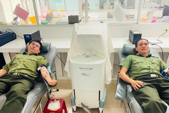 Cán bộ Công an Quảng Nam hiến máu cấp cứu bệnh nhân suy thận