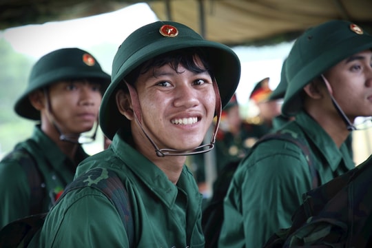 Tân binh Quảng Nam thoải mái tâm lý trong ngày đầu tiên nhập ngũ