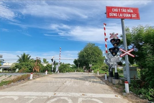 Từ ngày 15-2, Cảnh sát giao thông kiểm tra, xử lý vi phạm an toàn đường sắt