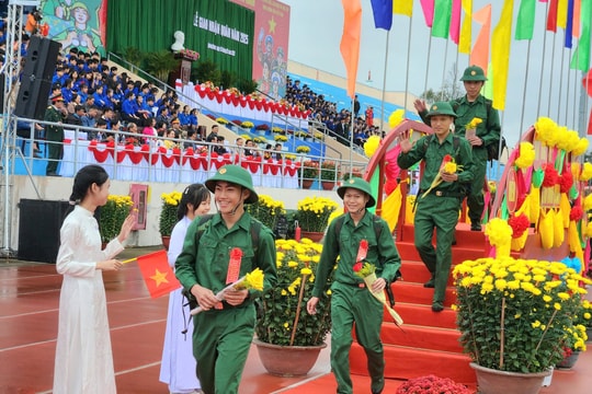 Sáng nay 13/2, thanh niên Quảng Nam nô nức lên đường nhập ngũ