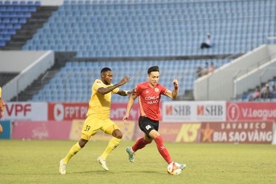 Vòng 13 V-League: Quảng Nam cầm chân Công An Hà Nội trong trận cầu 8 bàn thắng