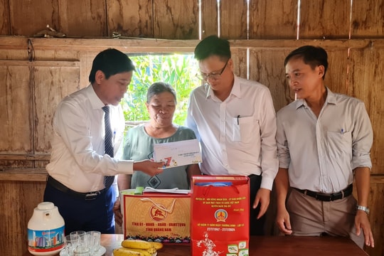 Quảng Nam chuẩn bị 62.965 suất quà tặng người có công nhân kỷ niệm 50 năm giải phóng quê hương