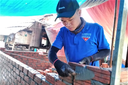 Thủ lĩnh "Biệt đội thợ xây" Hiên Cuôn được đề cử Giải thưởng Gương mặt trẻ Việt Nam tiêu biểu 2024