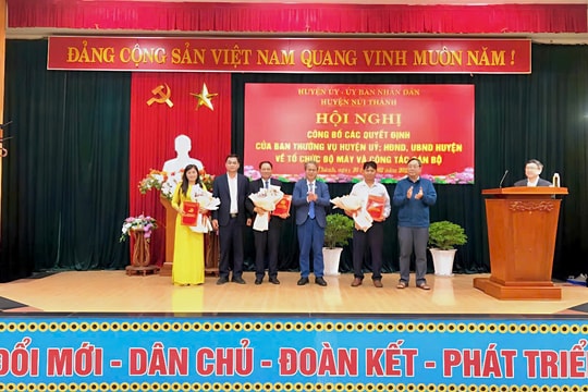 Núi Thành công bố các quyết định về tổ chức bộ máy và công tác cán bộ