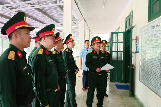 Kiểm tra công tác đảm bảo hậu cần - kỹ thuật trong tiếp nhận và huấn luyện chiến sĩ mới tại Trung đoàn 885