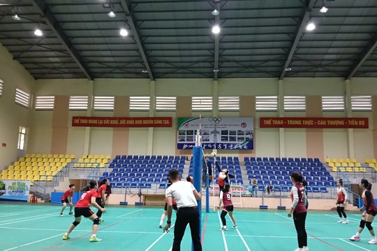 Khai mạc Giải bóng chuyền nữ huyện Núi Thành năm 2025