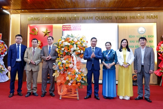 Phó Chủ tịch Thường trực UBND tỉnh Phan Thái Bình thăm, chúc mừng ngày Thầy thuốc Việt Nam