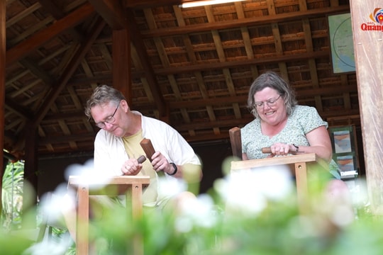 [VIDEO] - Thăm làng Phú Bông