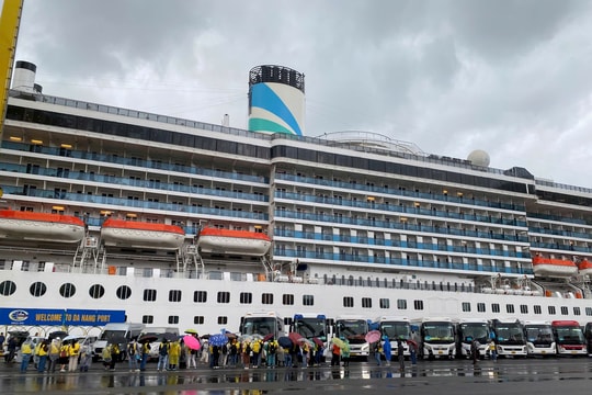 2.400 khách tàu biển cập cảng Tiên Sa trải nghiệm Đà Nẵng - Hội An