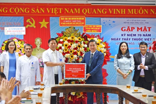 Phó Chủ tịch Thường trực UBND tỉnh Phan Thái Bình thăm các cơ sở y tế tại TP.Tam Kỳ