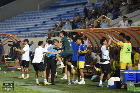 Kịch tính từ những bàn thắng phút bù giờ