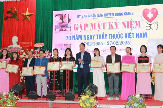 Đông Giang gặp mặt kỷ niệm 70 năm ngày Thầy thuốc Việt Nam