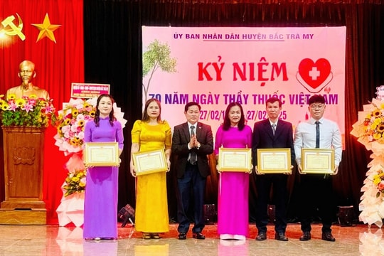 Khen thưởng 43 tập thể, cá nhân tiêu biểu ngành y tế huyện Bắc Trà My