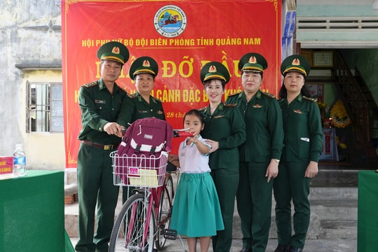 Hội Phụ nữ Bộ đội Biên phòng Quảng Nam nhận đỡ đầu học sinh đặc biệt khó khăn