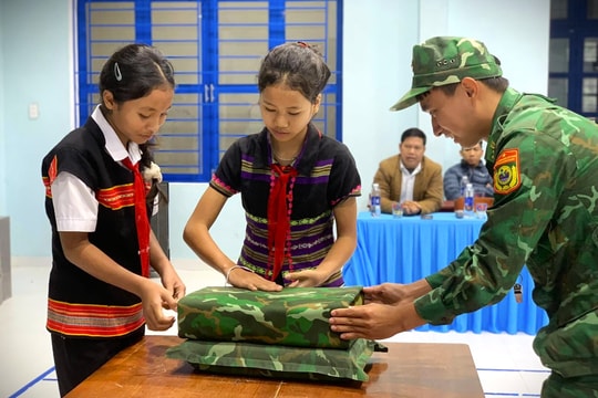 Học sinh vùng biên Quảng Nam trải nghiệm "Tiết học biên cương"