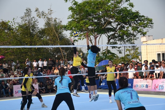 Tưng bừng khởi tranh Giải bóng chuyền nữ vô địch tỉnh Quảng Nam 2025