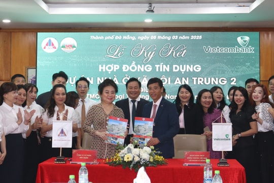 Bàn giao 20 sổ hồng và ký kết hợp đồng tín dụng để thi công hoàn thành dự án nhà ở xã hội An Trung 2