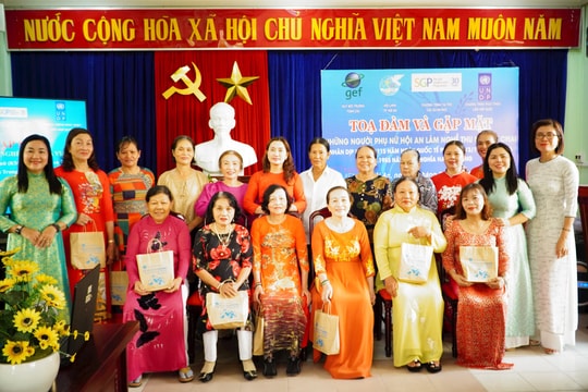 Hội LHPN TP.Hội An tọa đàm và gặp mặt phụ nữ làm nghề thu mua ve chai