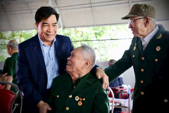 Chủ tịch UBND tỉnh Quảng Nam Lê Văn Dũng dự gặp mặt truyền thống Ban liên lạc Cựu chiến binh cơ quan chính trị Tỉnh đội Quảng Nam