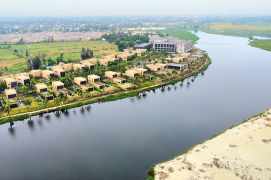 Sông Cổ Cò nối liền hai hải cảng