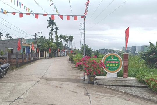 Nông dân phường Hòa Thuận ra mắt tuyến đường tự quản “Sáng - xanh - sạch - đẹp - an toàn”