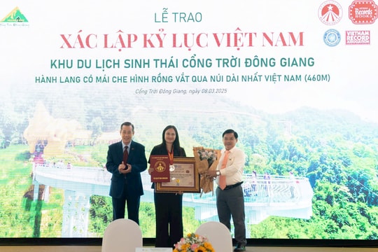 Xác lập kỷ lục hành lang có mái che hình rồng dài nhất Việt Nam