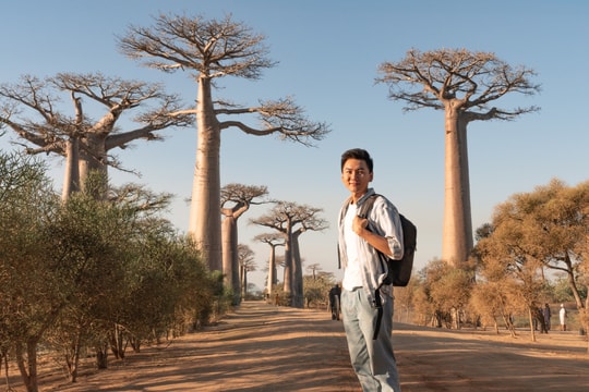 Theo đôi chân người "mơ núi, mơ sông"