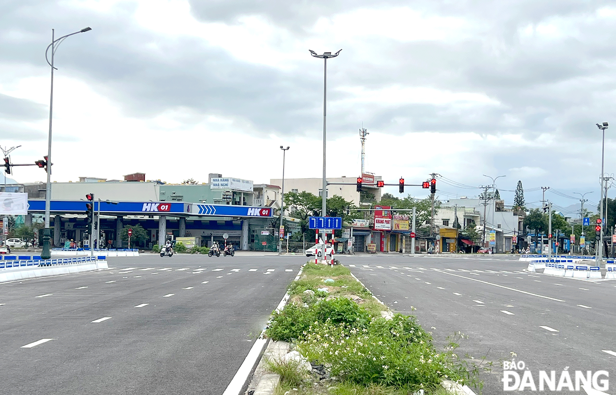 Đồng loạt bàn giao mặt bằng triển khai dự án đường Trục 1 - Tây Bắc