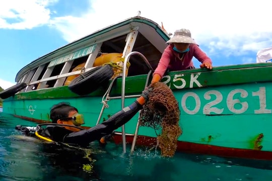 Environmental protection activities in Cham Islands Marine Protected Area