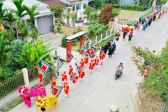 Cùng trẩy hội lệ Bà...