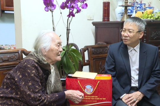 Phó Bí thư Thường trực Tỉnh ủy Nguyễn Đức Dũng thăm, tri ân các nguyên Bí thư Tỉnh ủy Quảng Nam tại Hà Nội