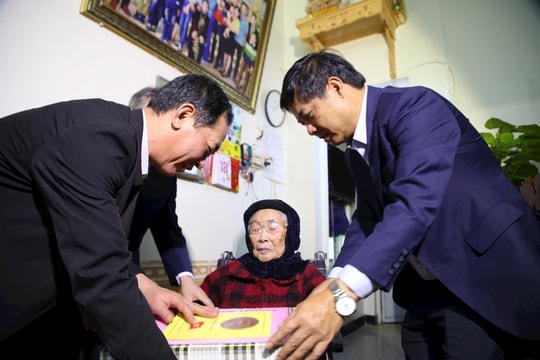 Bí thư Tỉnh ủy Lương Nguyễn Minh Triết thăm gia đình chính sách tại Thanh Hóa