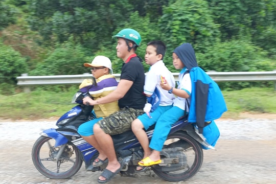 Cẩn trọng khi chở trẻ nhỏ