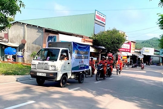 Công ty Điện lực Quảng Nam hưởng ứng chiến dịch Giờ Trái đất 2025