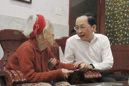 Thăng Bình trích 200 triệu đồng và chuyển 8.000 suất quà thăm gia đình chính sách và người có công tiêu biểu